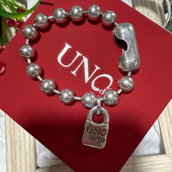 Second hand 🤚 UNO de 50 Silver Beaded Bracelet 7.5 aprox - Picture 1 of 6